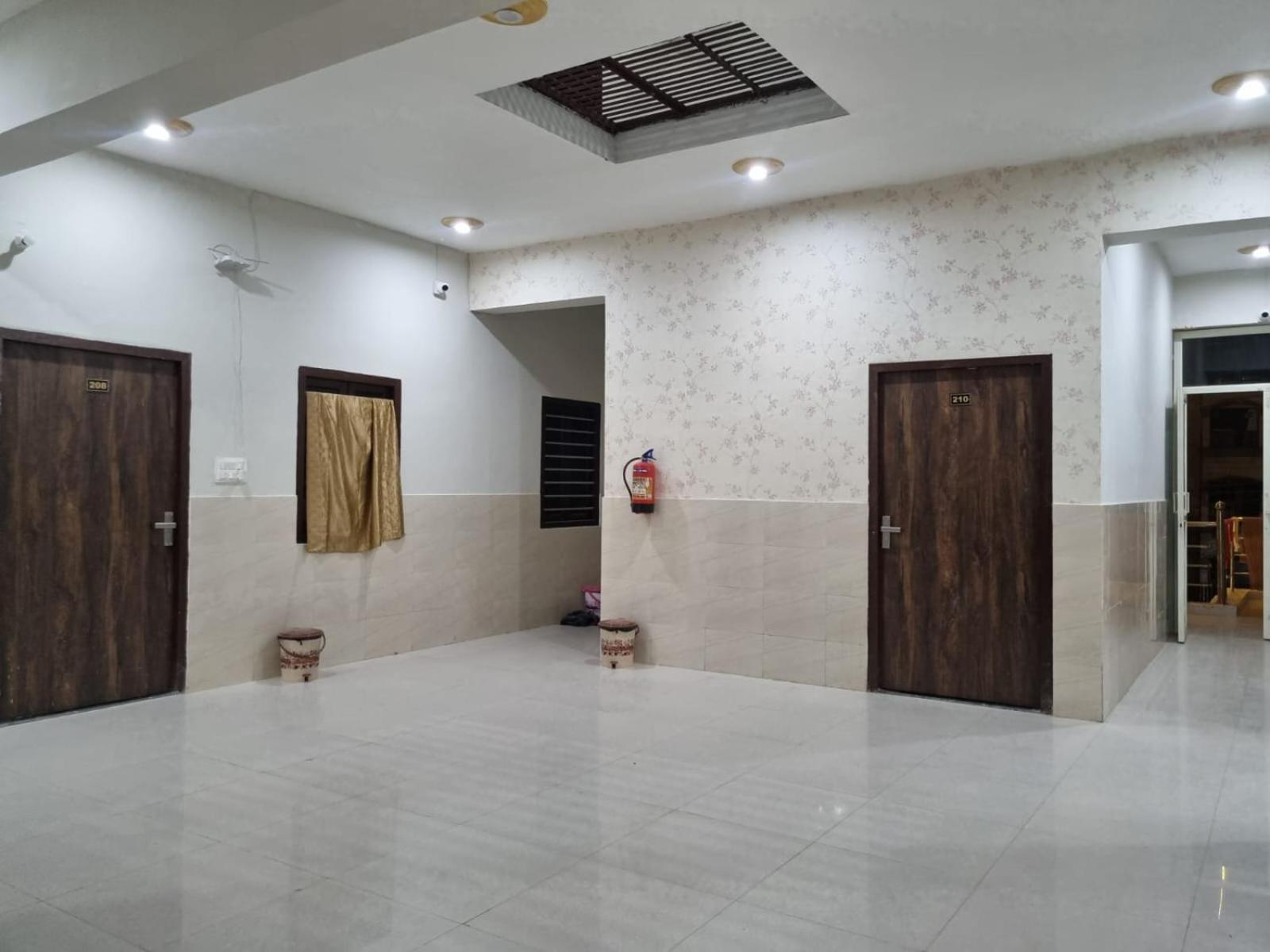 Hotel Vrindavan Bhakti Bhavan- Near Prem Mandir By Mukund Zewnętrze zdjęcie