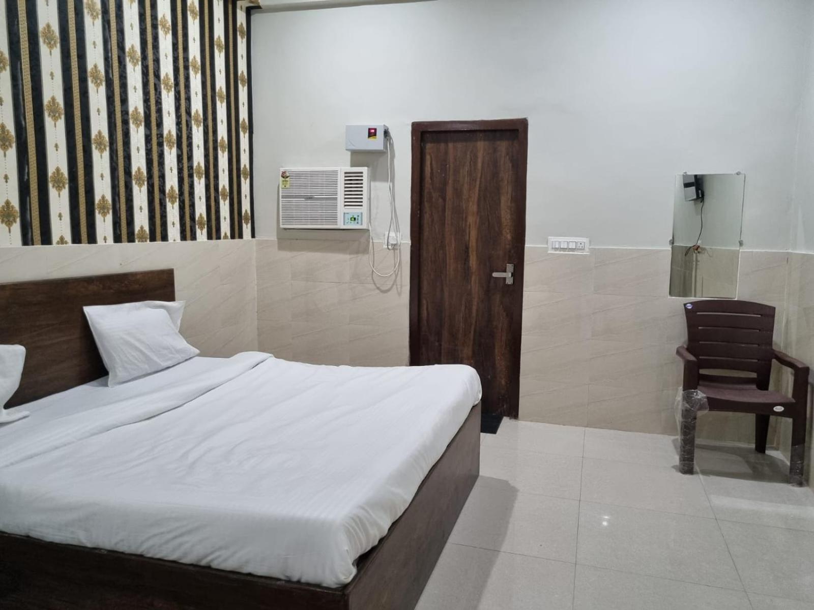 Hotel Vrindavan Bhakti Bhavan- Near Prem Mandir By Mukund Zewnętrze zdjęcie