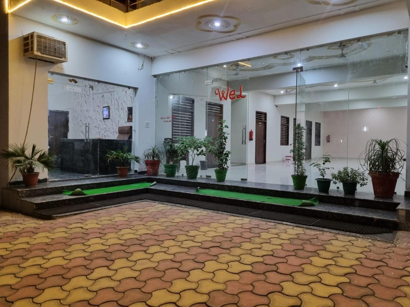 Hotel Vrindavan Bhakti Bhavan- Near Prem Mandir By Mukund Zewnętrze zdjęcie