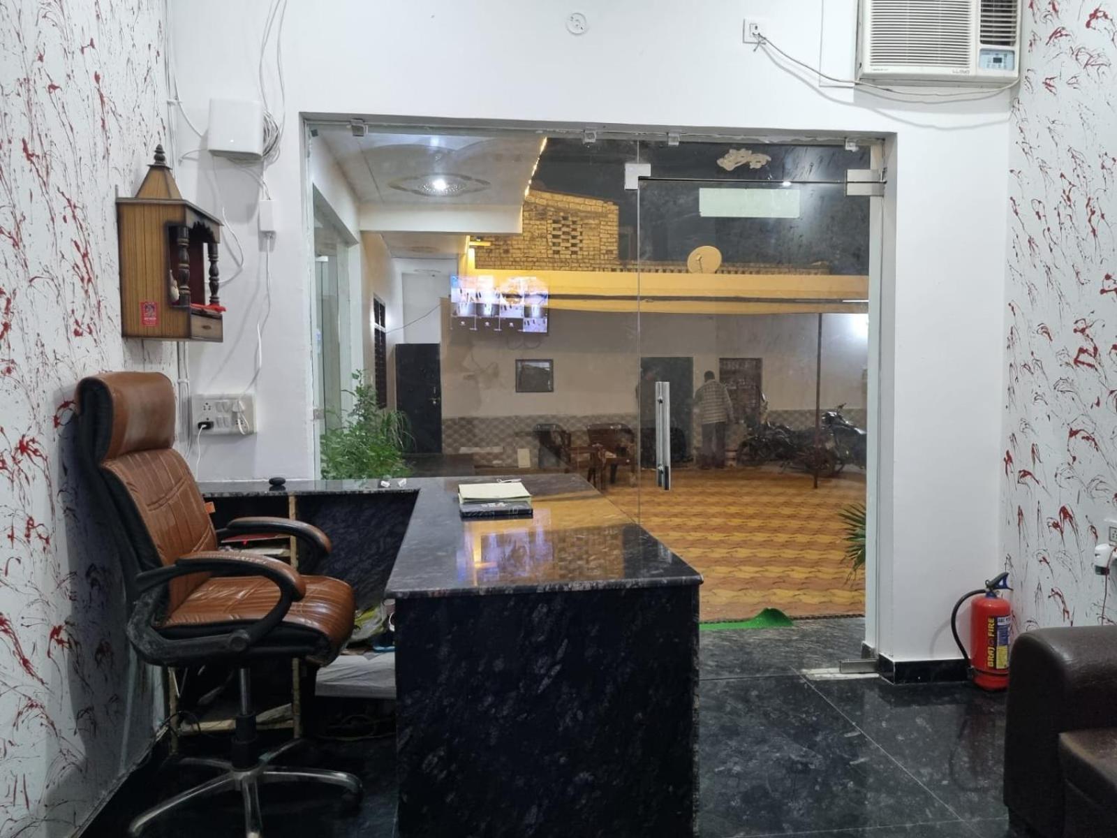 Hotel Vrindavan Bhakti Bhavan- Near Prem Mandir By Mukund Zewnętrze zdjęcie